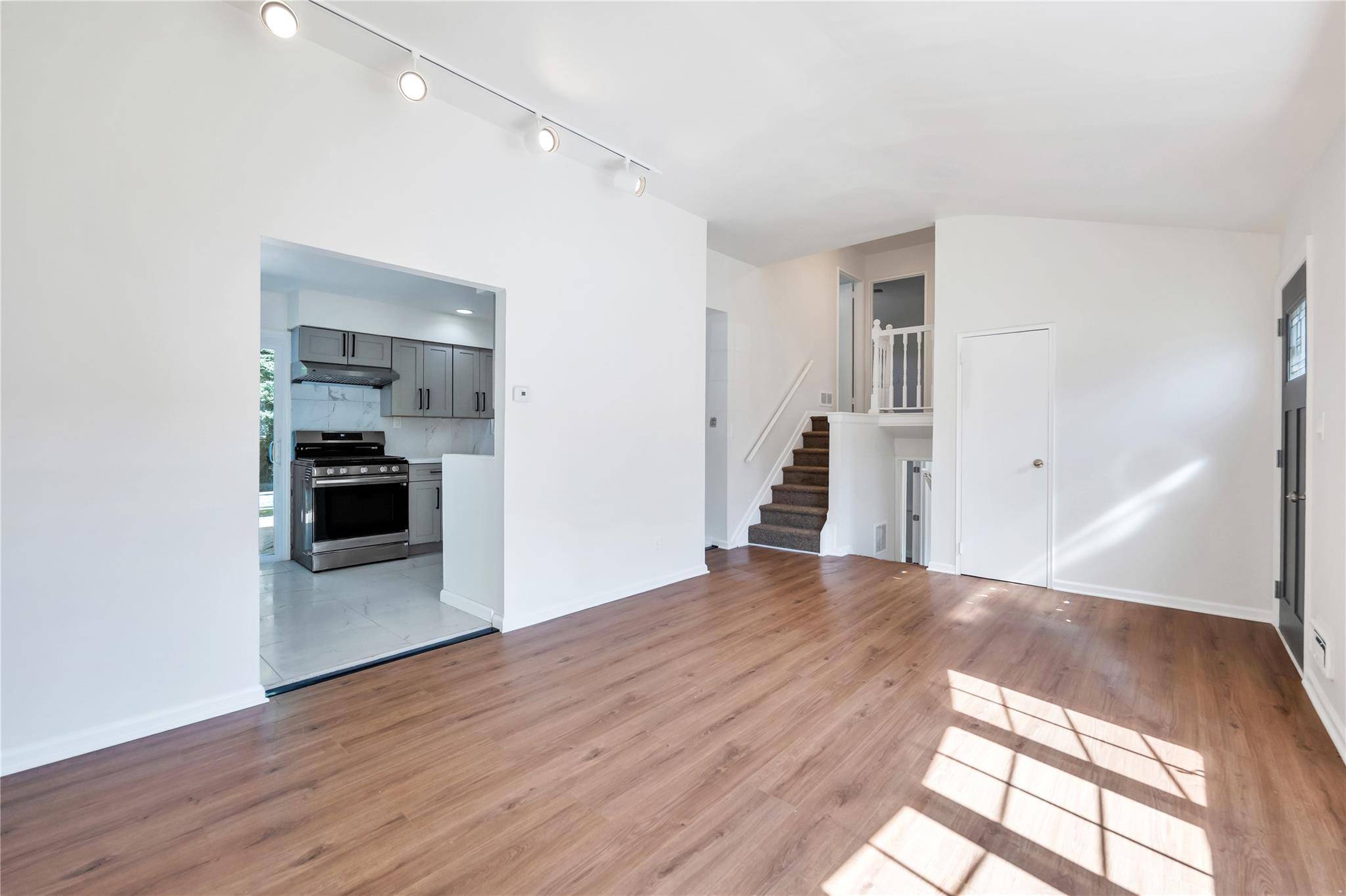 Deer Park, NY 11729,295 W 24th ST