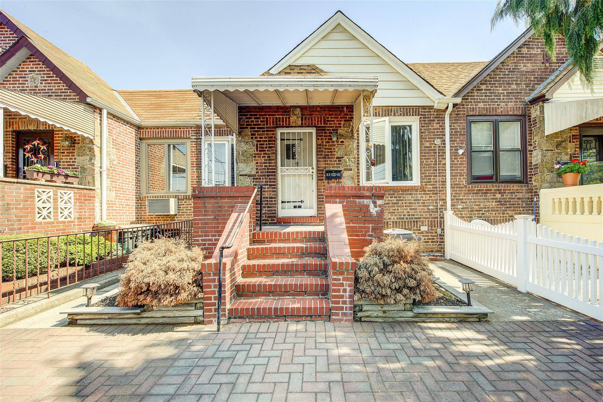 Middle Village, NY 11379,82-91 Caldwell AVE