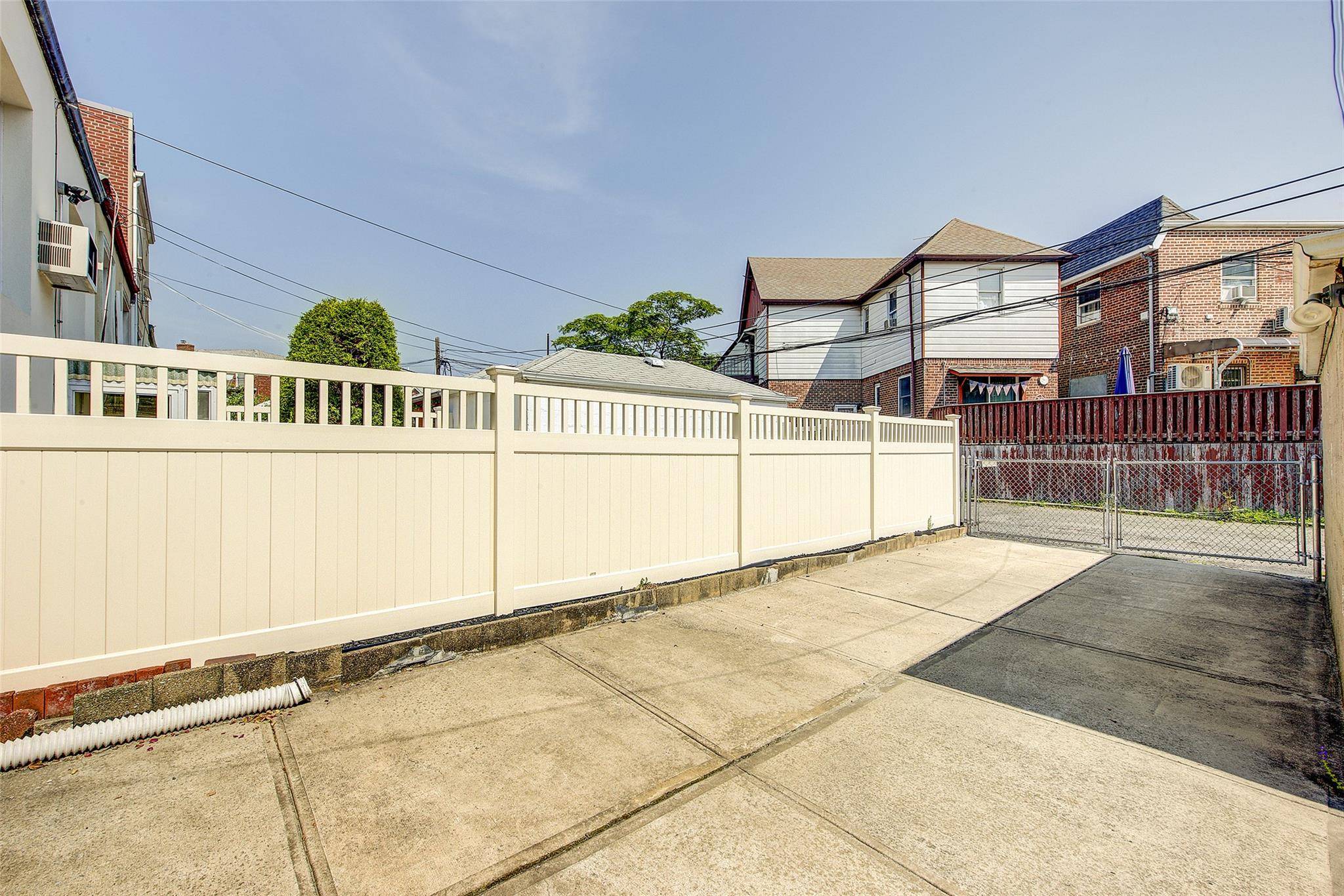 Middle Village, NY 11379,82-91 Caldwell AVE