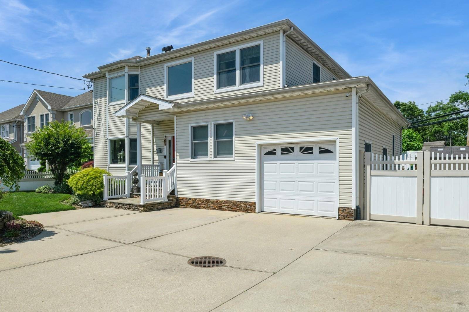 Bethpage, NY 11714,198 Central AVE