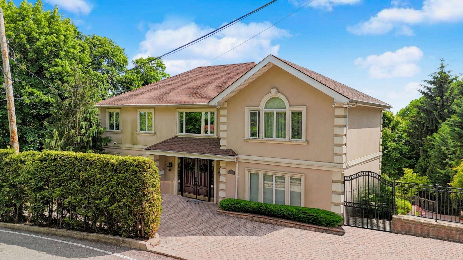 Staten Island, NY 10304,76 Douglas RD