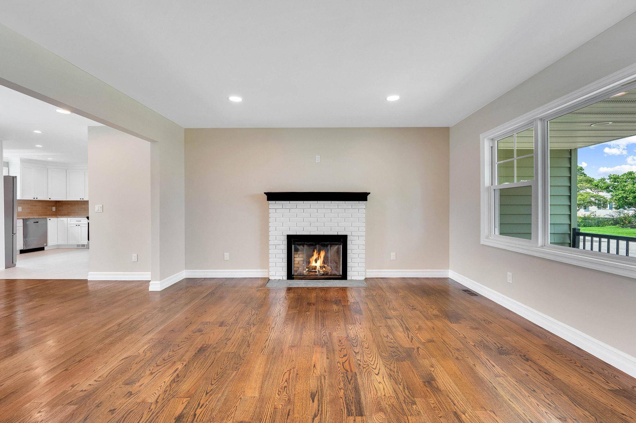 Lindenhurst, NY 11757,339 Deauville Pkwy