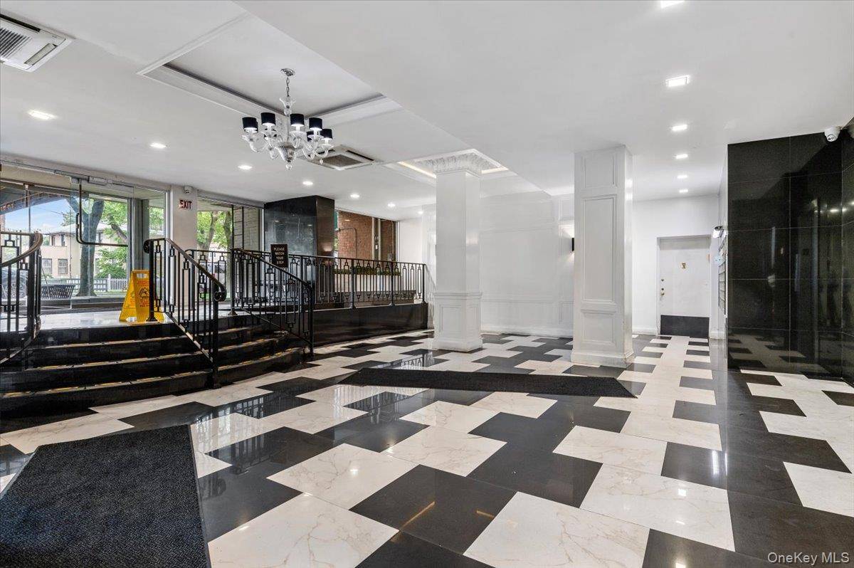 Far Rockaway, NY 11691,833 Central AVE #3M