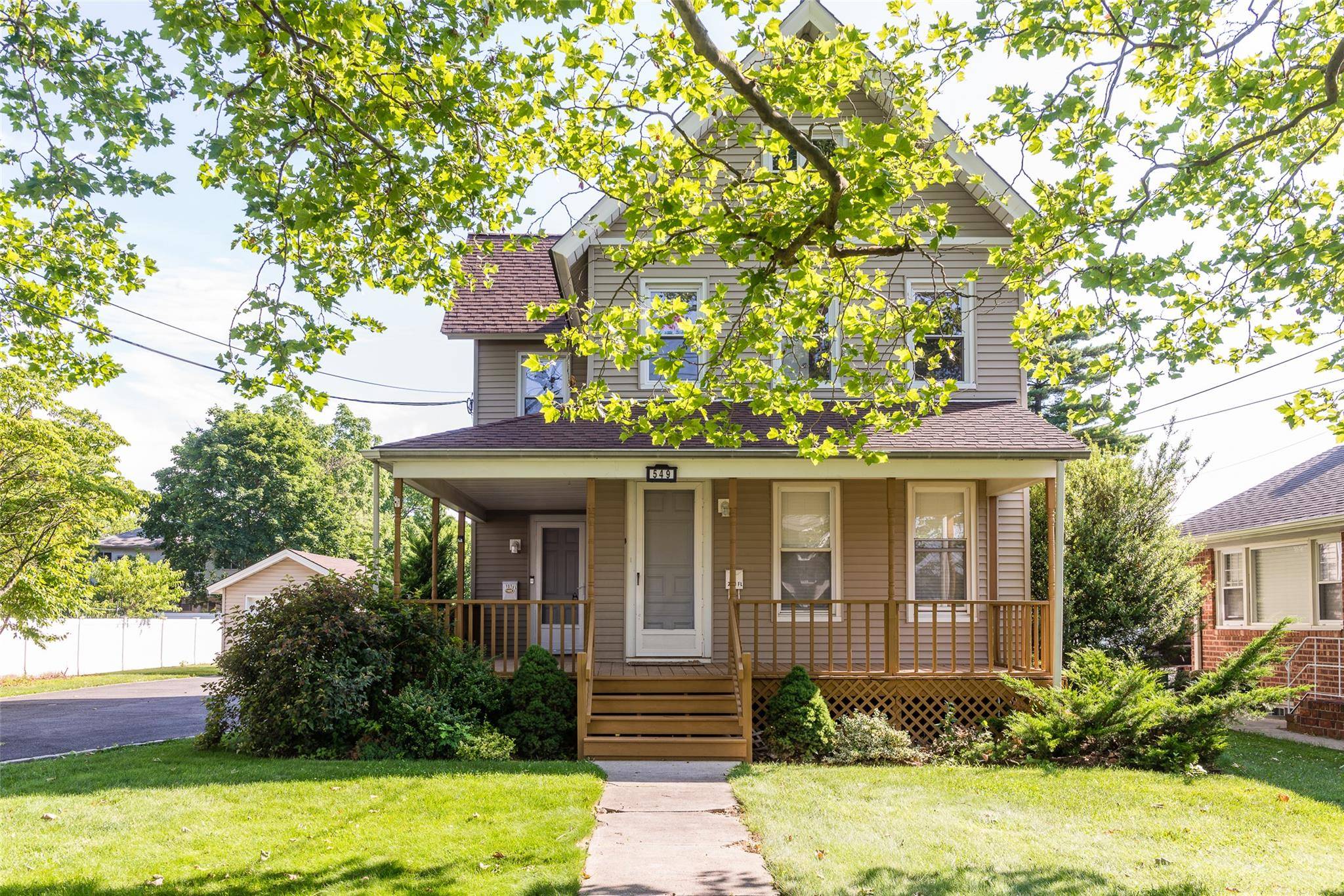 Lynbrook, NY 11563,549 Scranton AVE #1st Floor