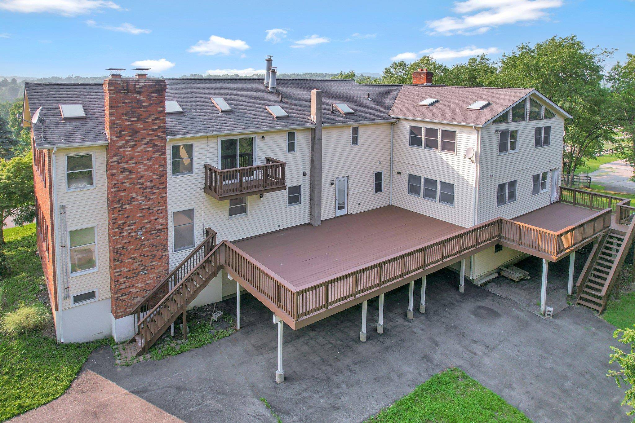 Goshen, NY 10940,285 Hill RD