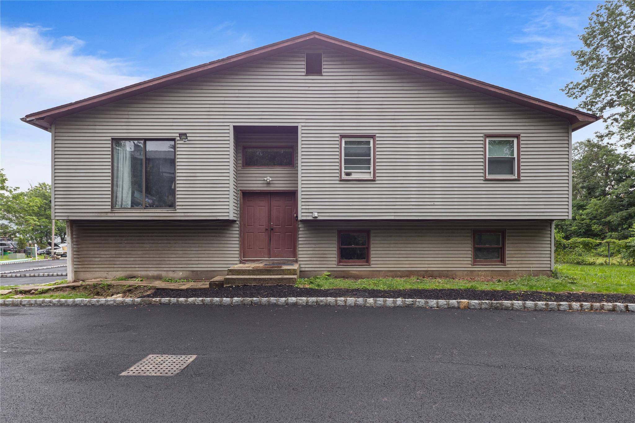 Spring Valley, NY 10977,14 Singer AVE