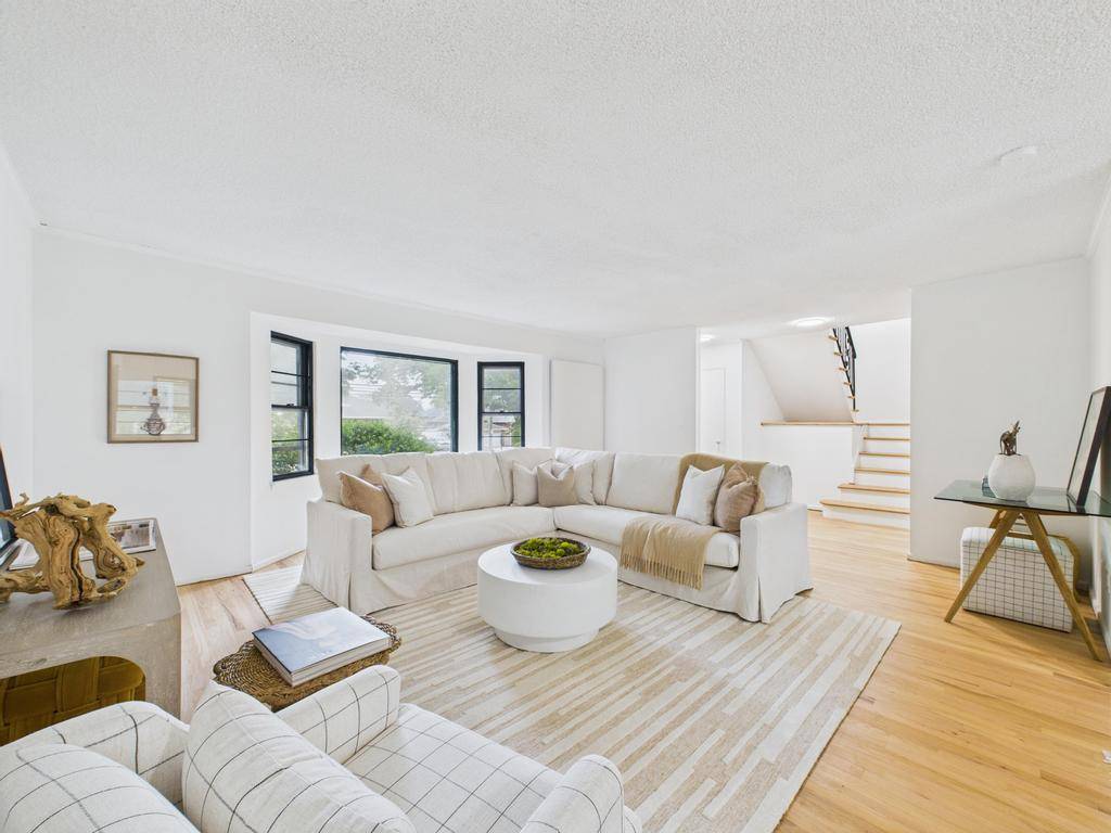 East Meadow, NY 11554,811 Bellmore AVE