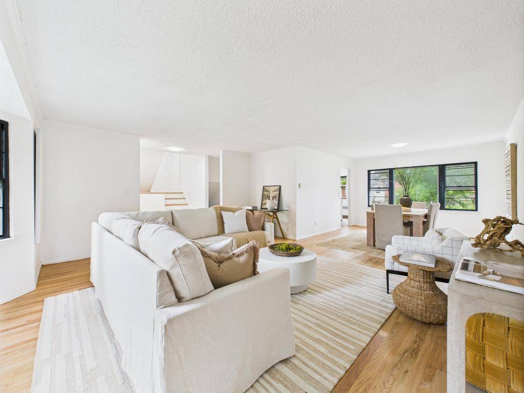 East Meadow, NY 11554,811 Bellmore AVE