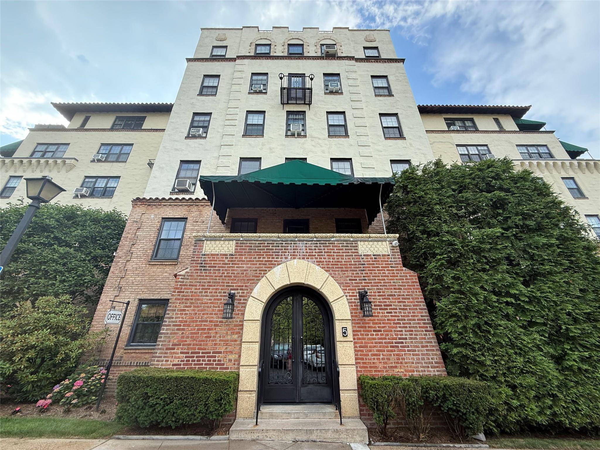New Rochelle, NY 10804,1273 North AVE #4F-5