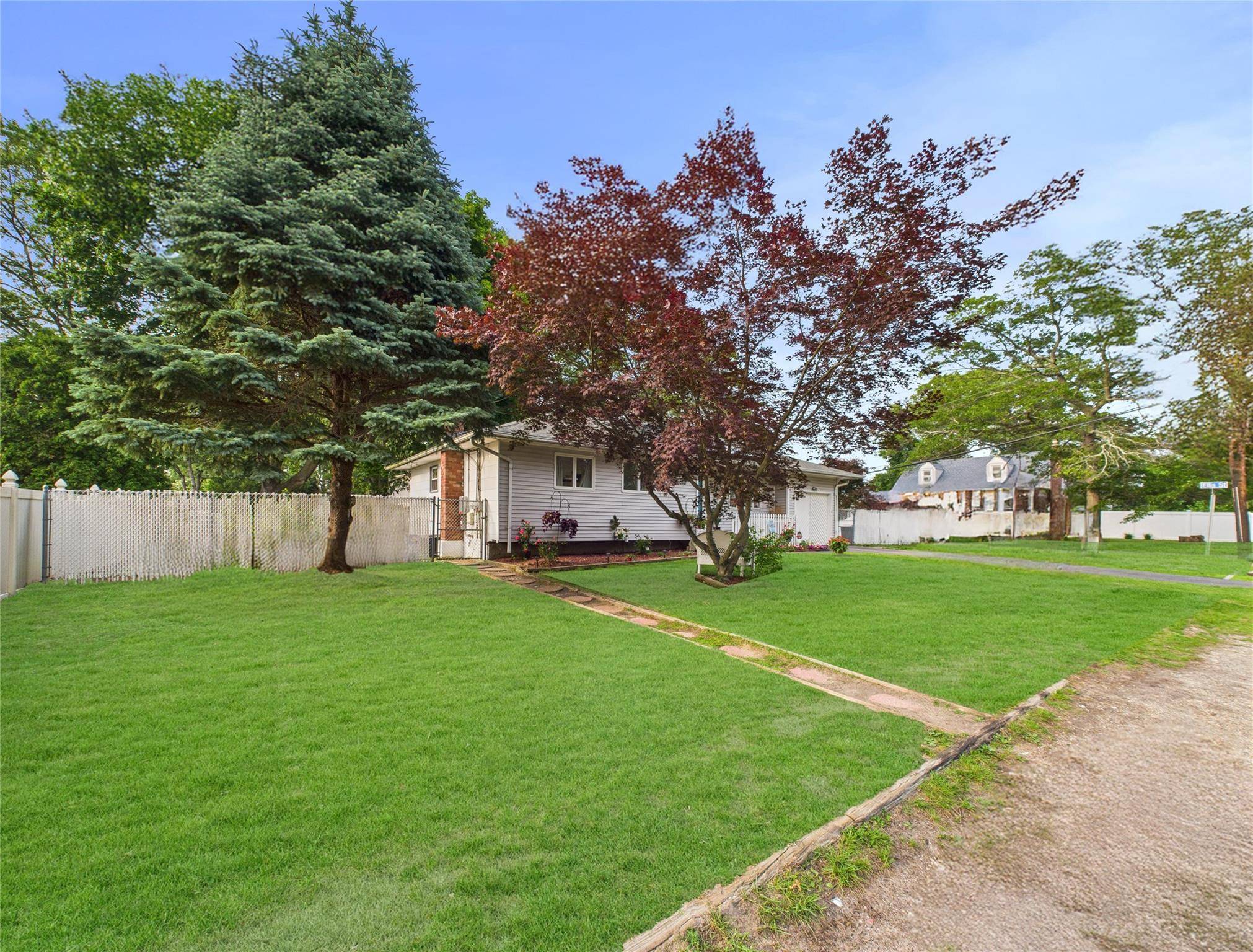Holbrook, NY 11741,237 Donald BLVD