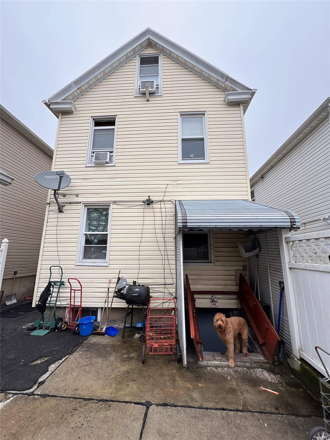 Elmhurst, NY 11373,54-08 92nd ST