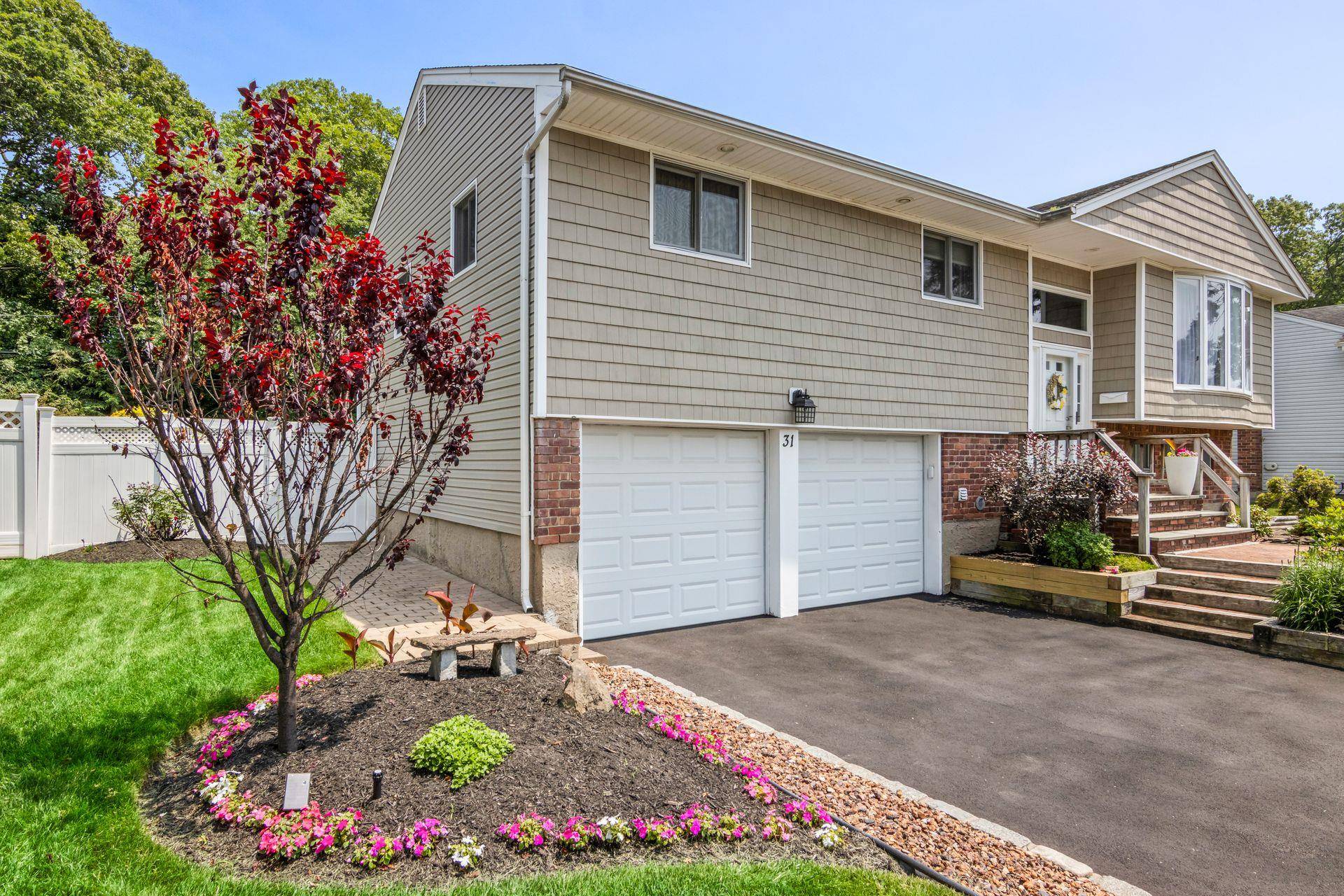 Smithtown, NY 11787,31 Sterling LN
