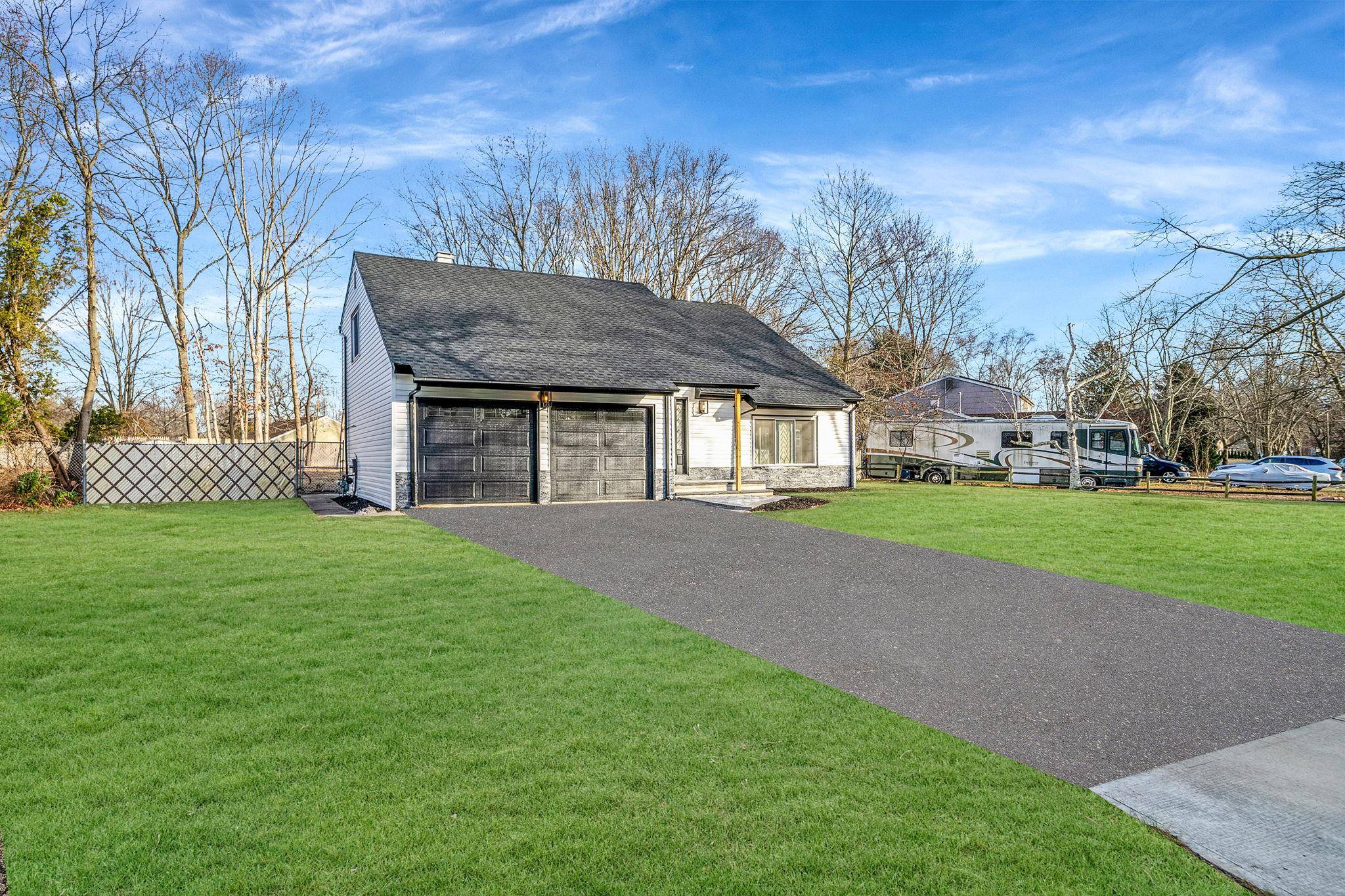 Coram, NY 11727,124 Sequoia DR