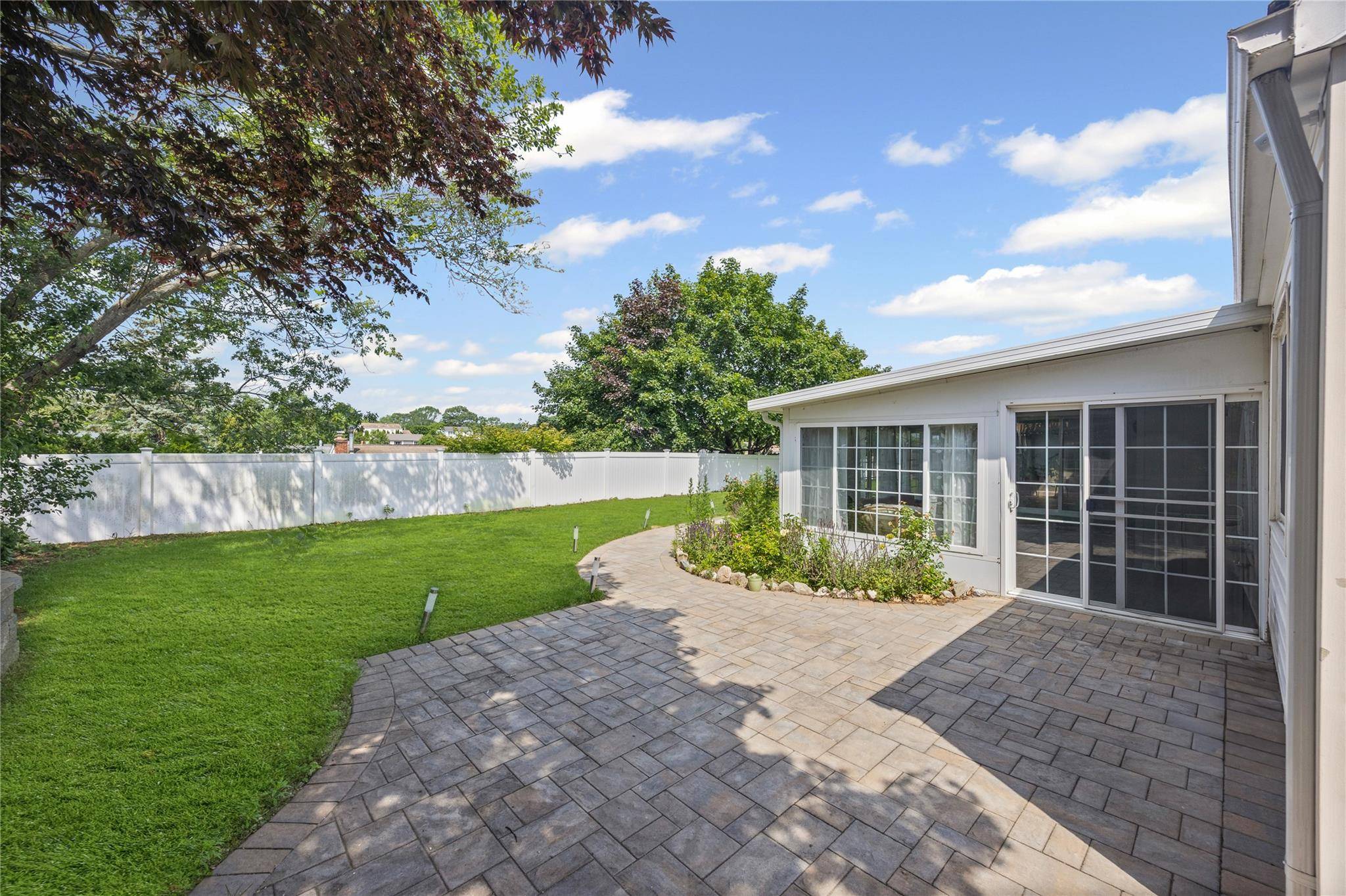 Farmingville, NY 11738,16 Melvin AVE