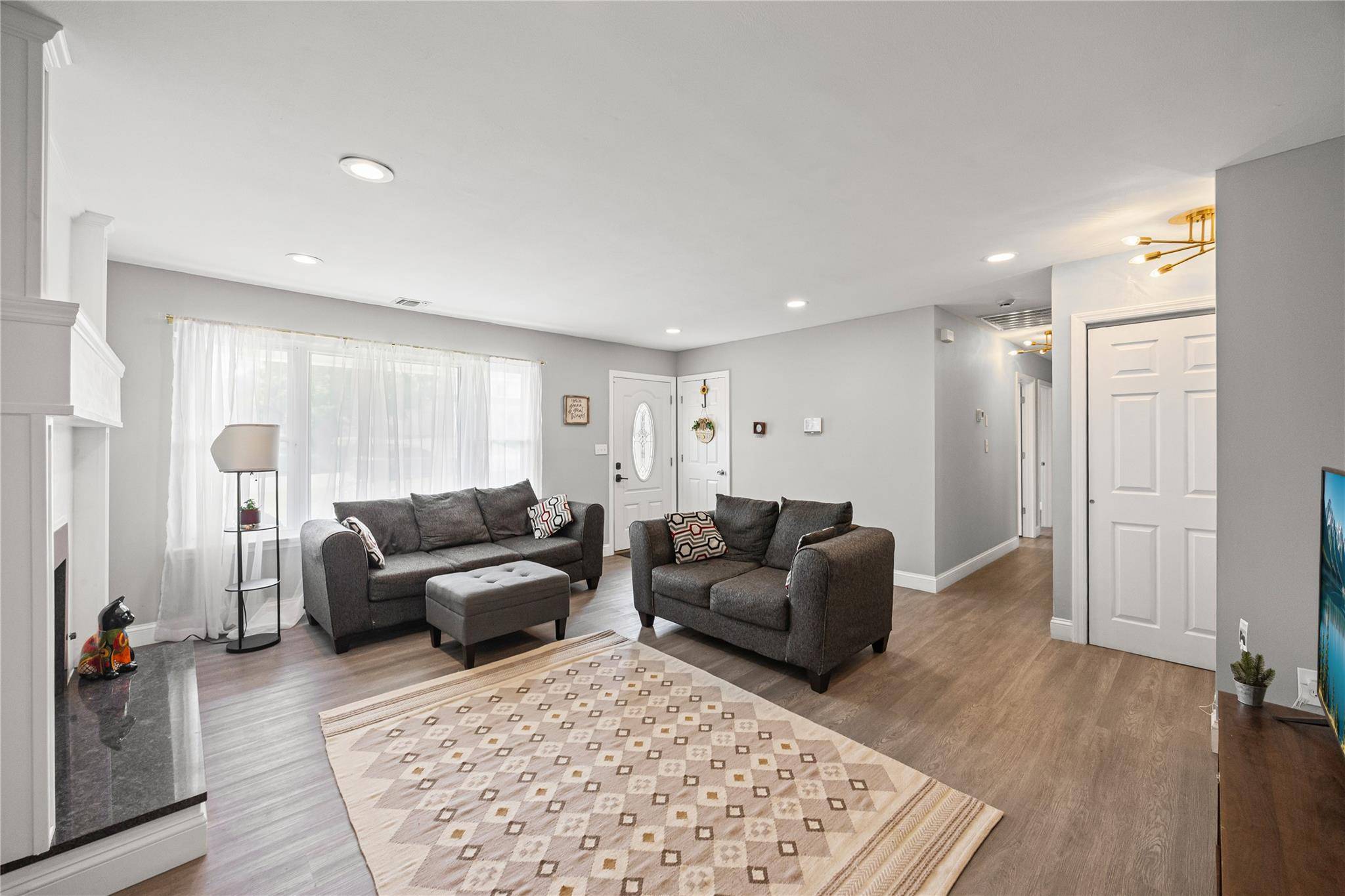 Farmingville, NY 11738,16 Melvin AVE