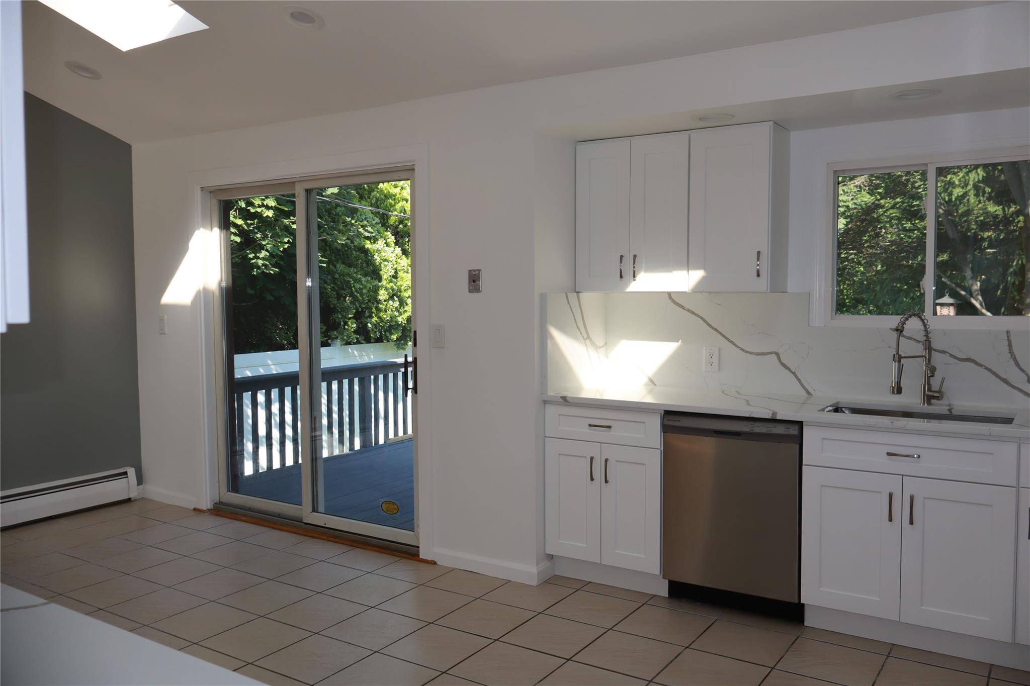Syosset, NY 11791,19 Edna DR