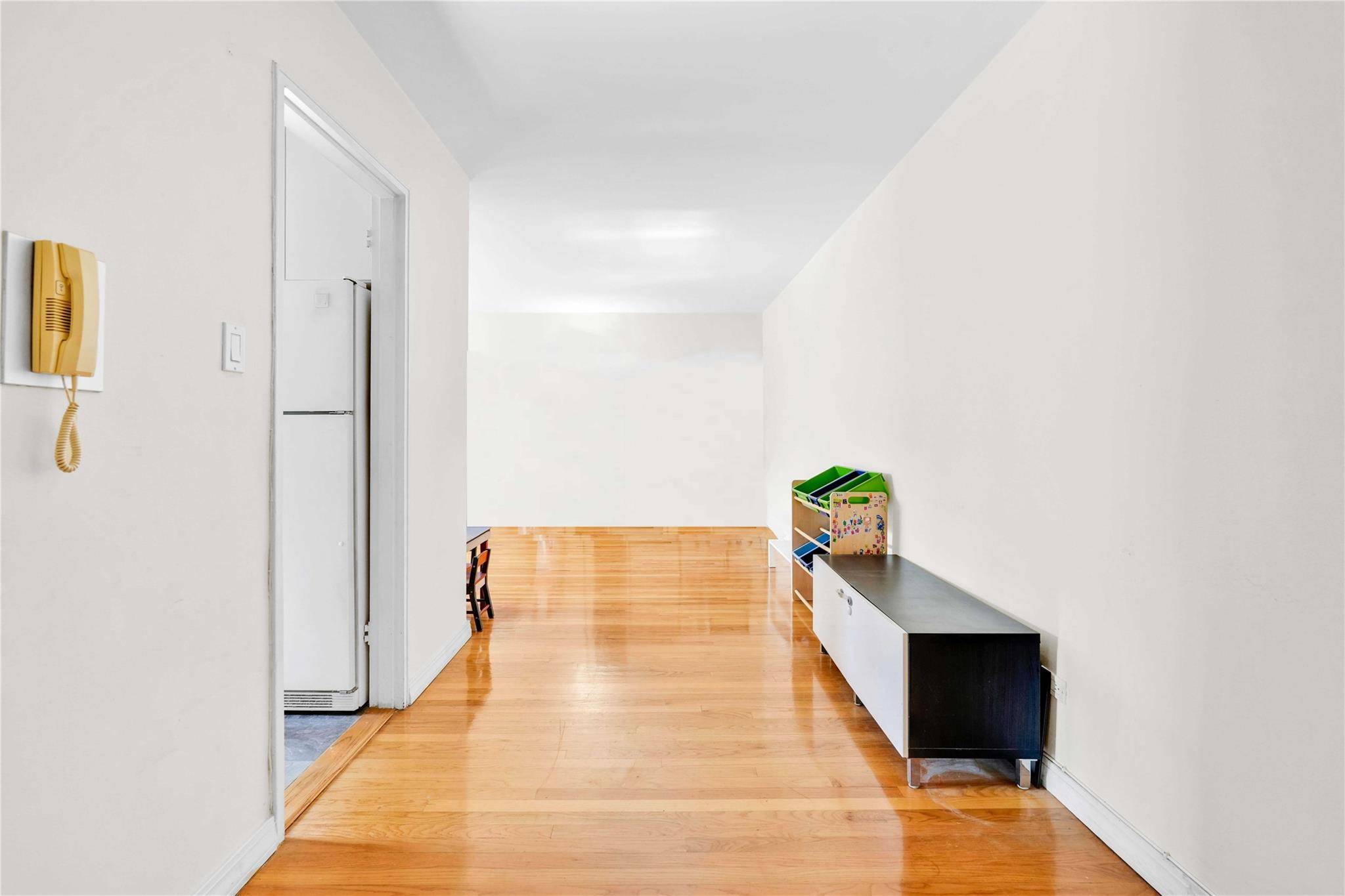 Flushing, NY 11354,29-49 137 ST #2H