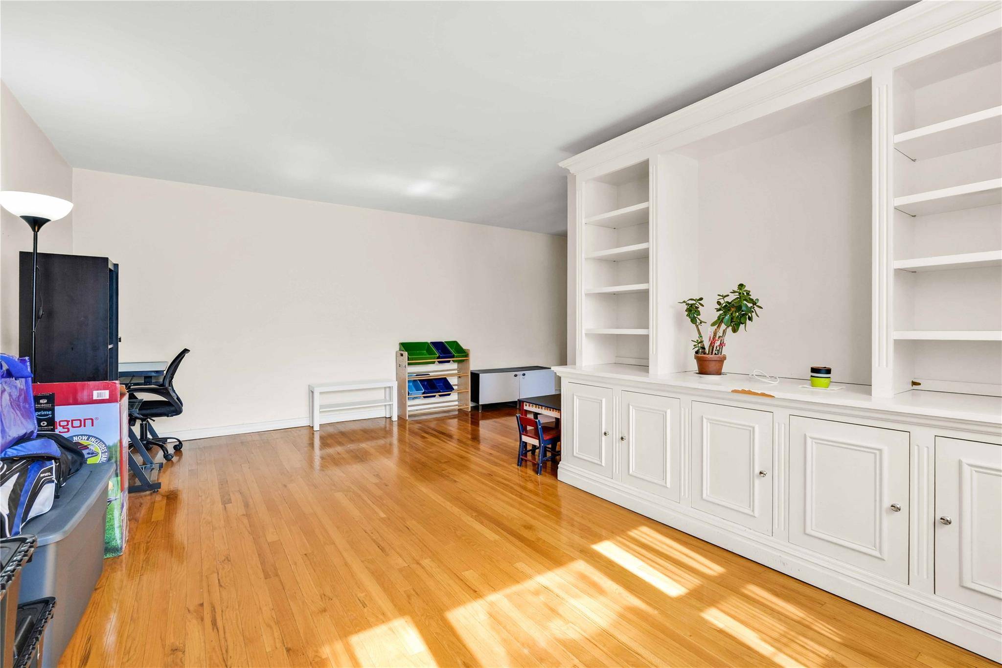 Flushing, NY 11354,29-49 137 ST #2H