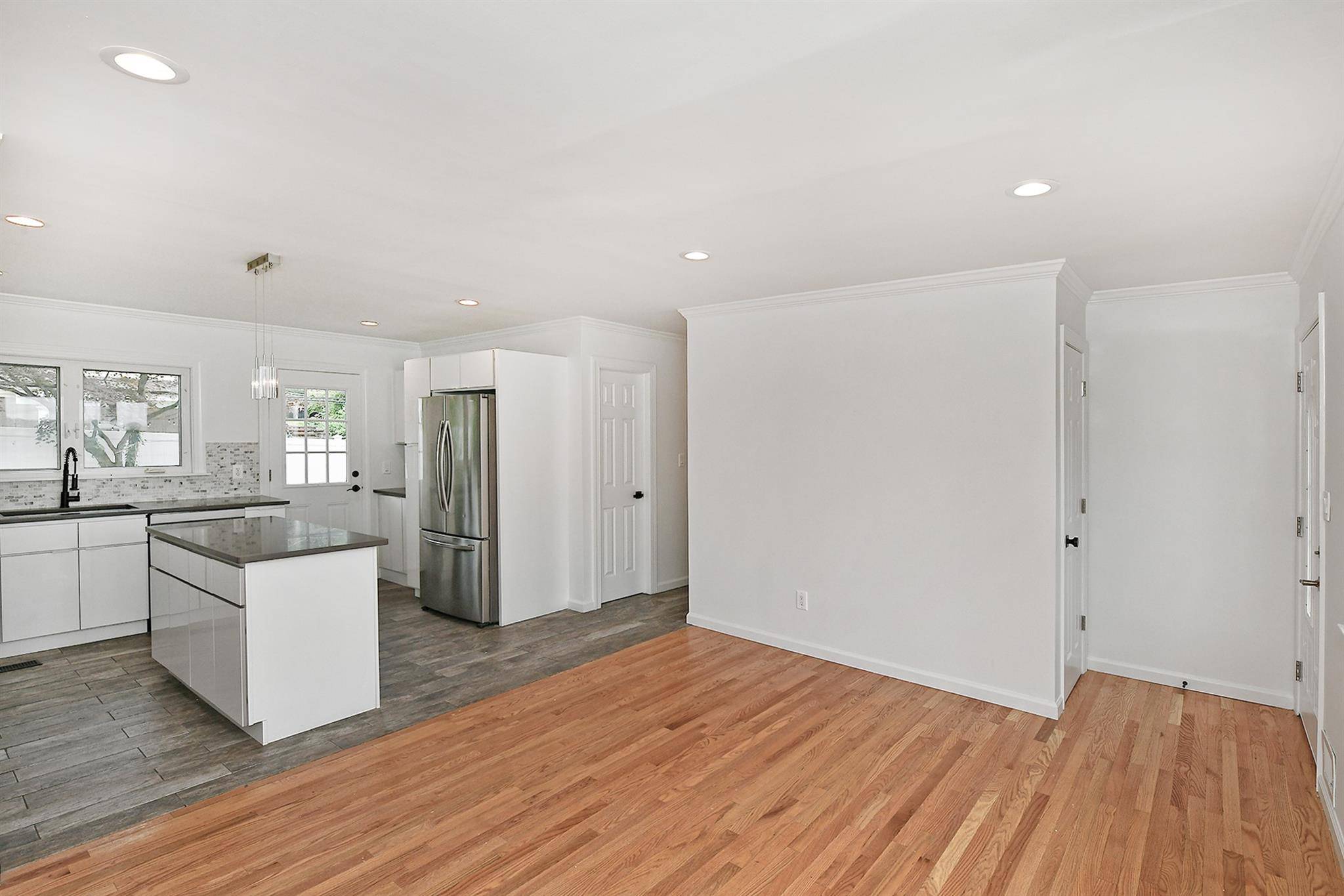 Glen Cove, NY 11542,6 Ralph Young AVE