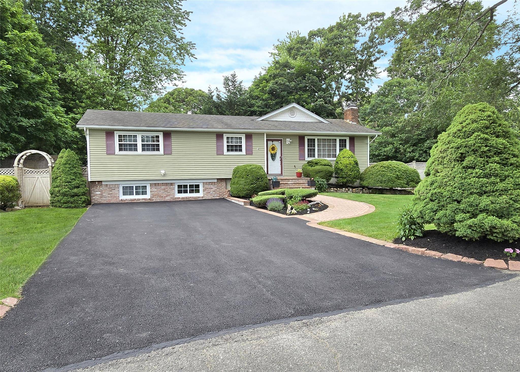 Ronkonkoma, NY 11779,100 Brunswick RD