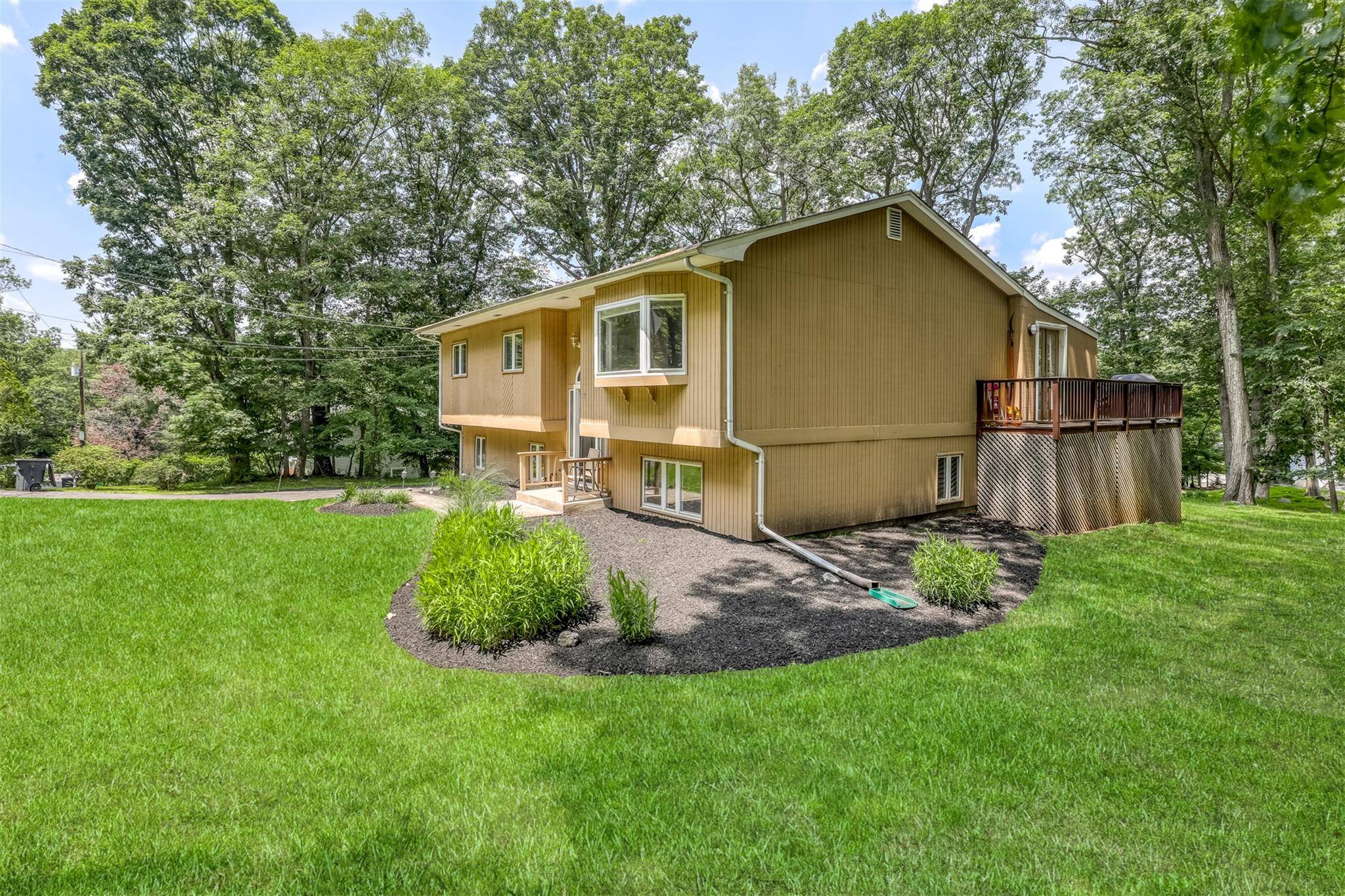 Suffern, NY 10901,17 Onderdonk RD