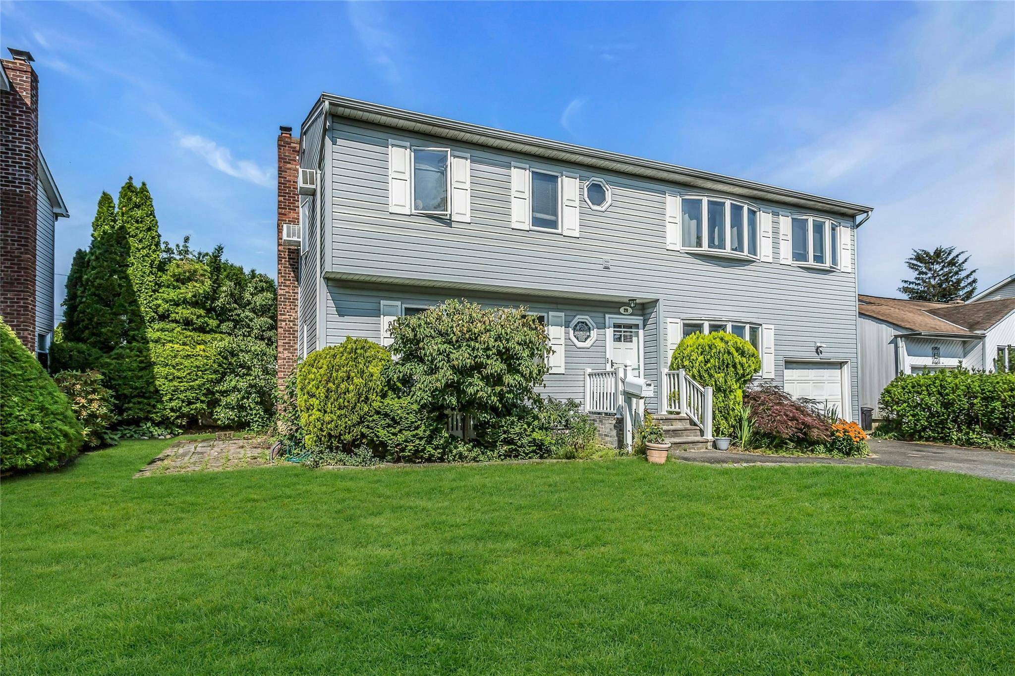 Plainview, NY 11803,20 Wensley RD