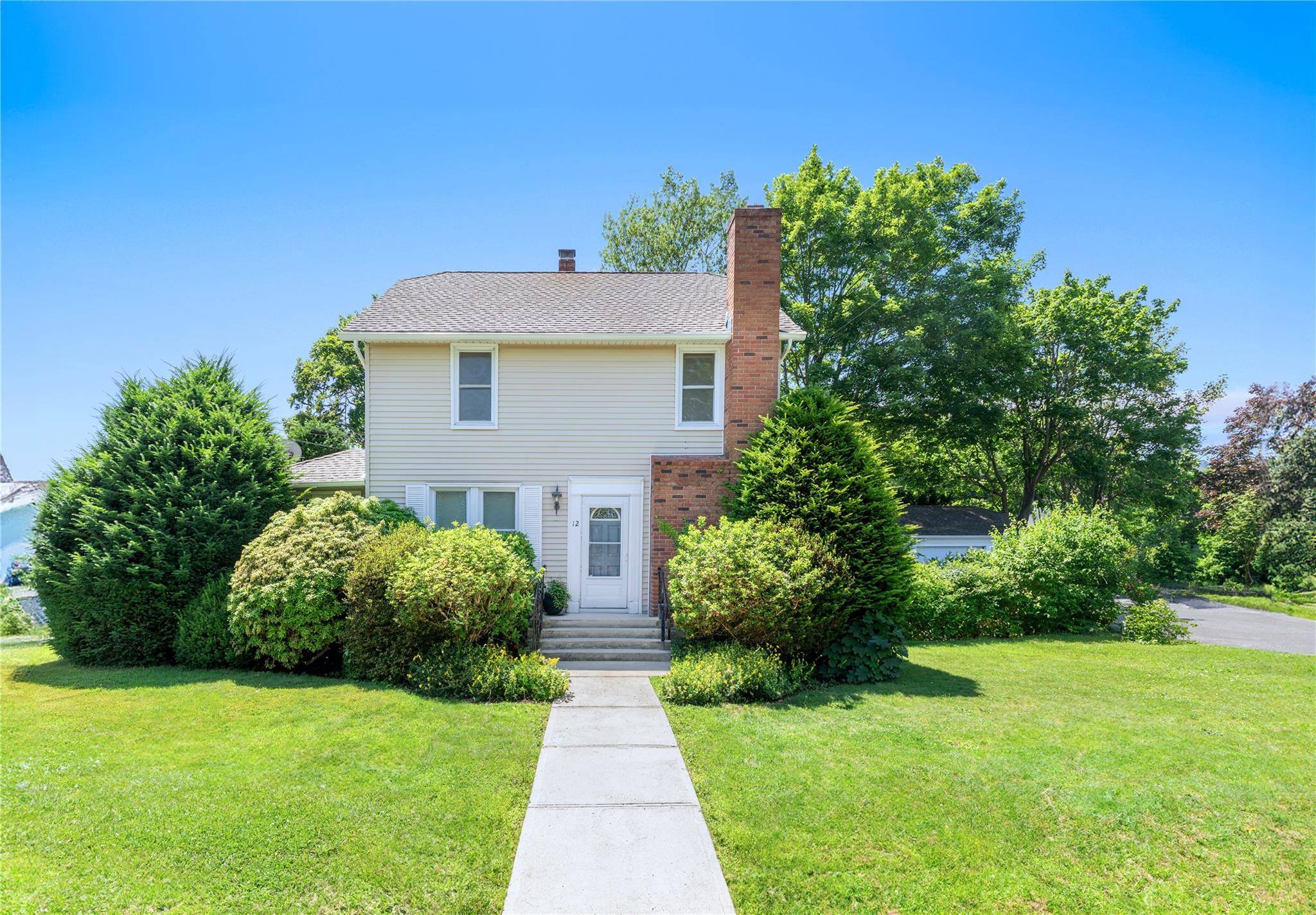 Center Moriches, NY 11934,12 Hawkins AVE
