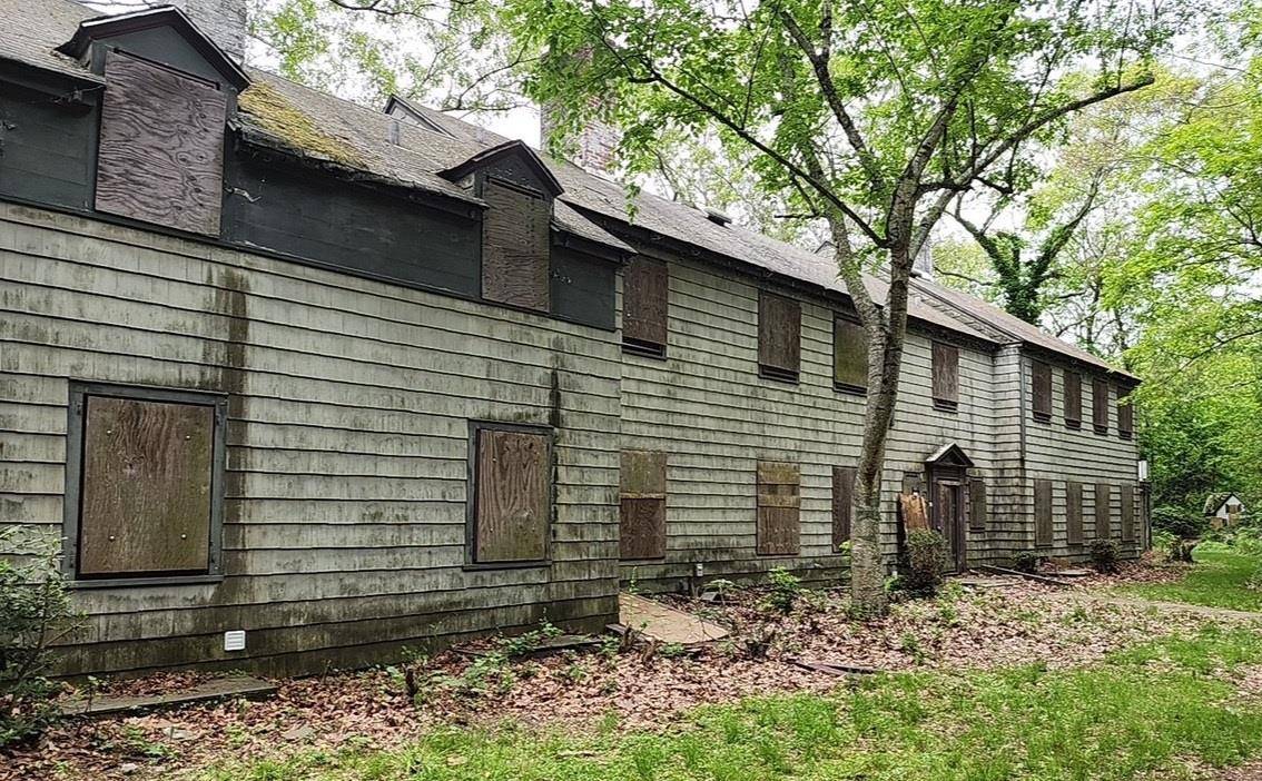 Huntington, NY 11743,168 Chichester RD