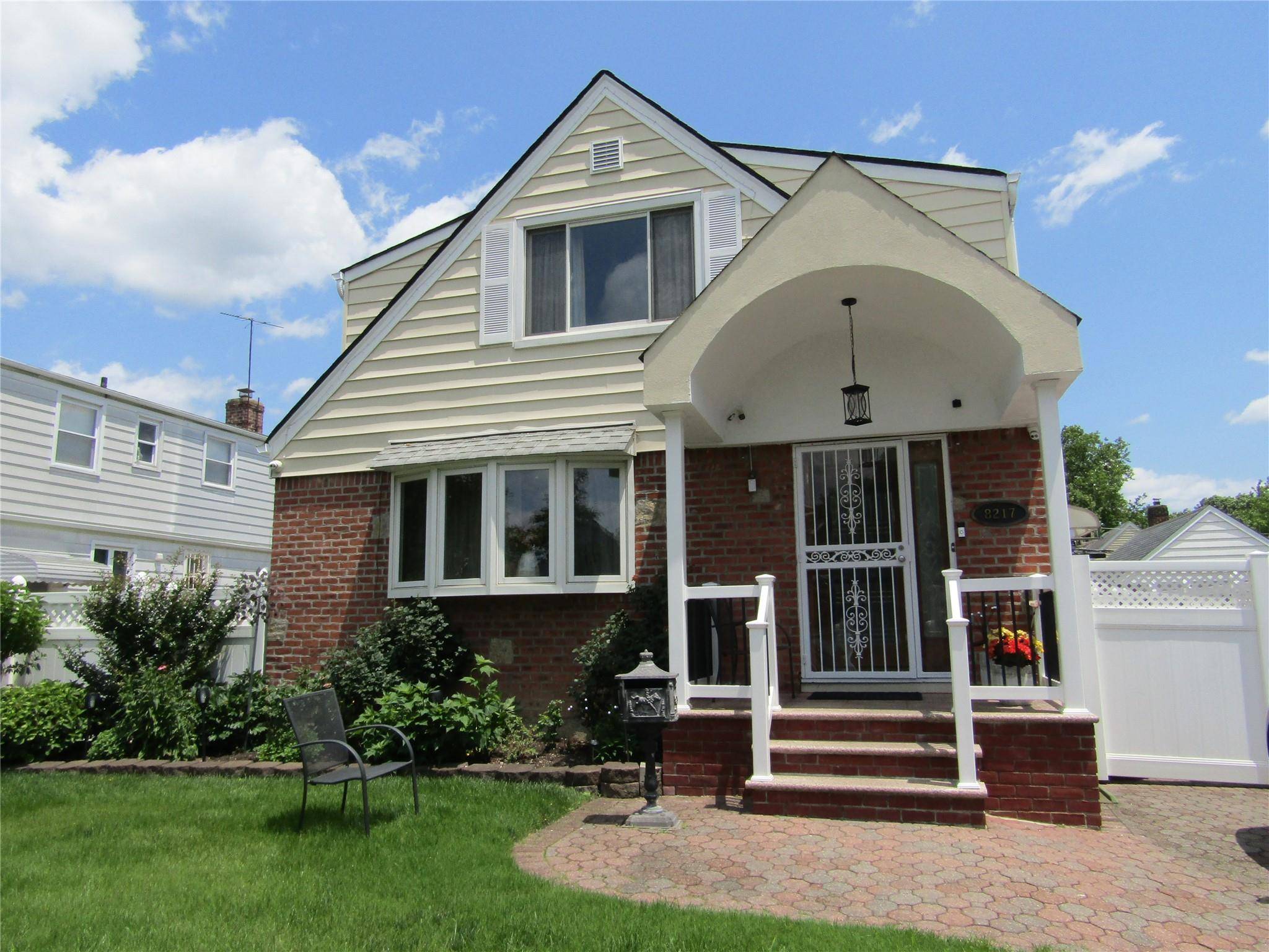 Bellerose, NY 11426,82-17 248 ST