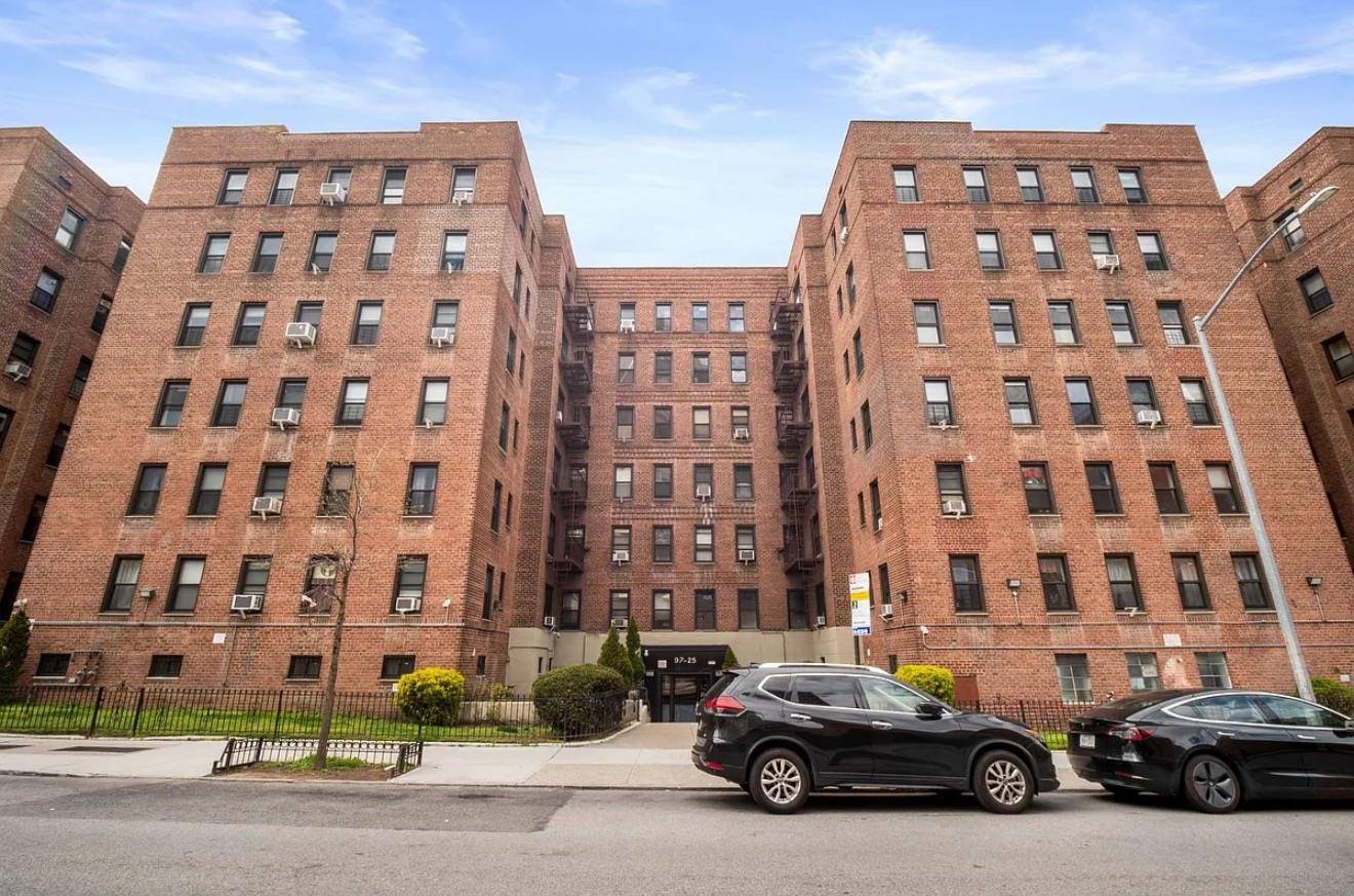 Rego Park, NY 11374,97-25 64th AVE #5D