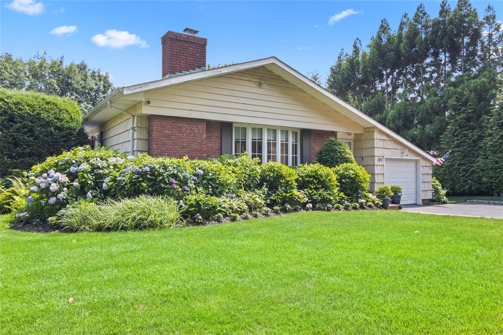 Locust Valley, NY 11560,105 Midway AVE