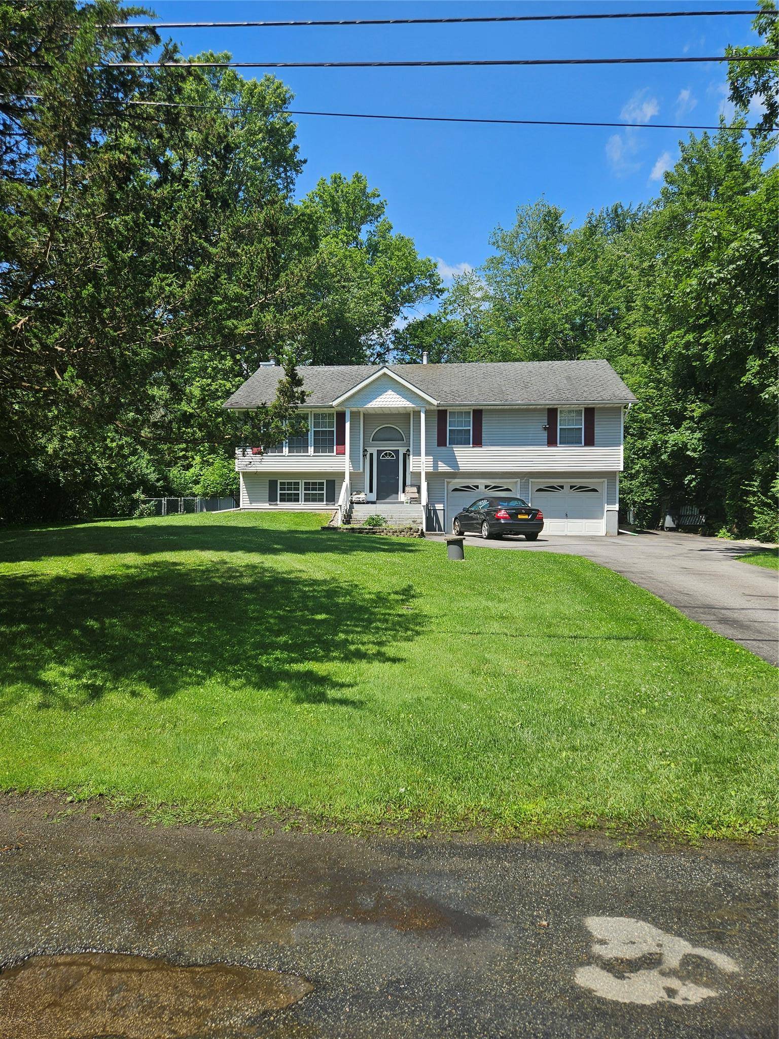 New Windsor, NY 12553,215 Sycamore DR
