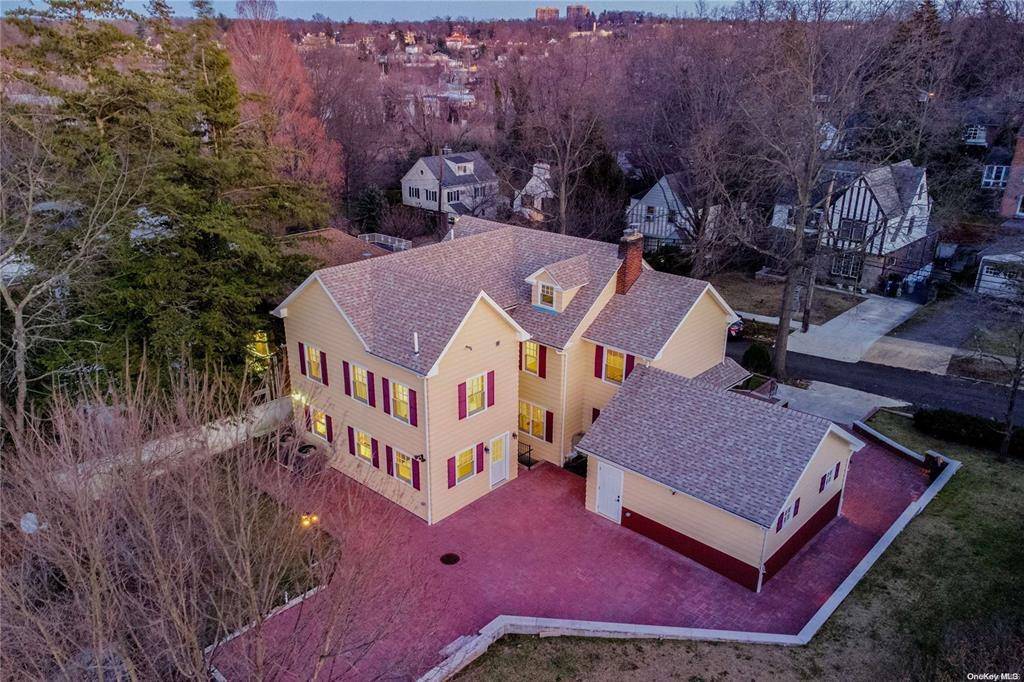Douglaston, NY 11363,351 Hollywood AVE