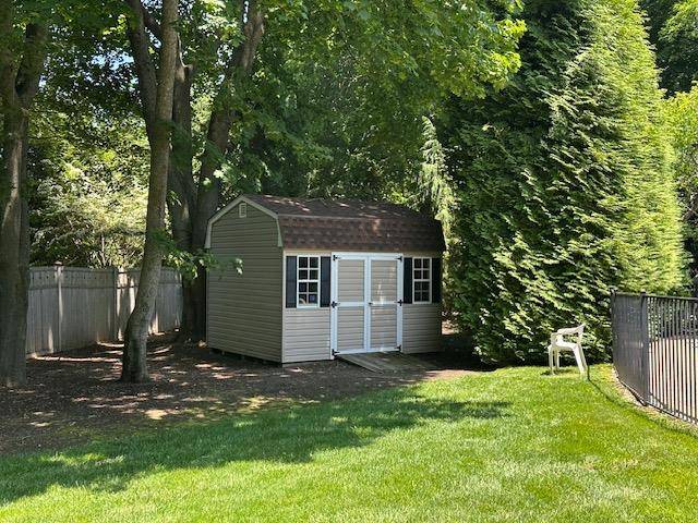 East Quogue, NY 11942,1 Sunset AVE
