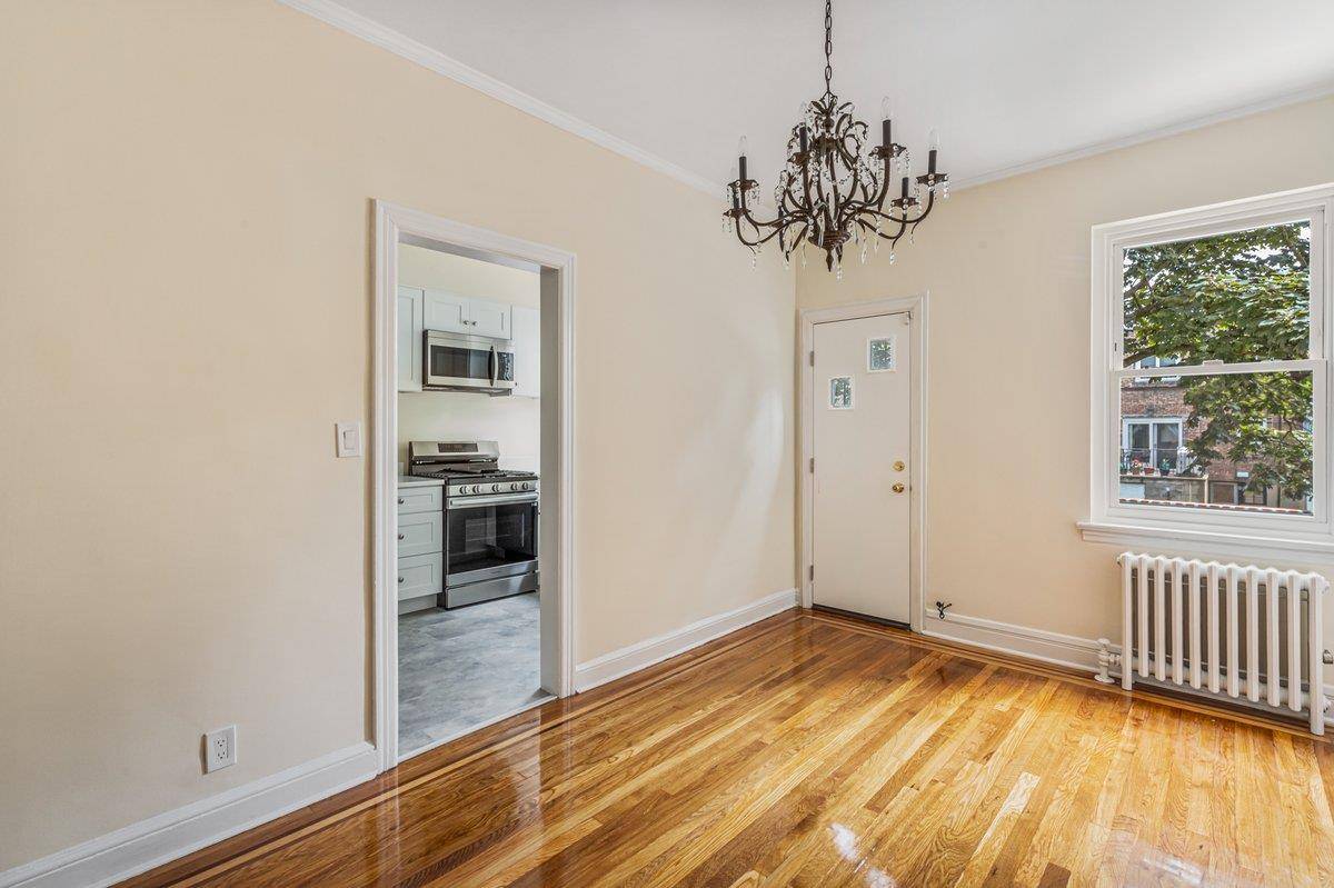 Middle Village, NY 11379,61-41 80th ST