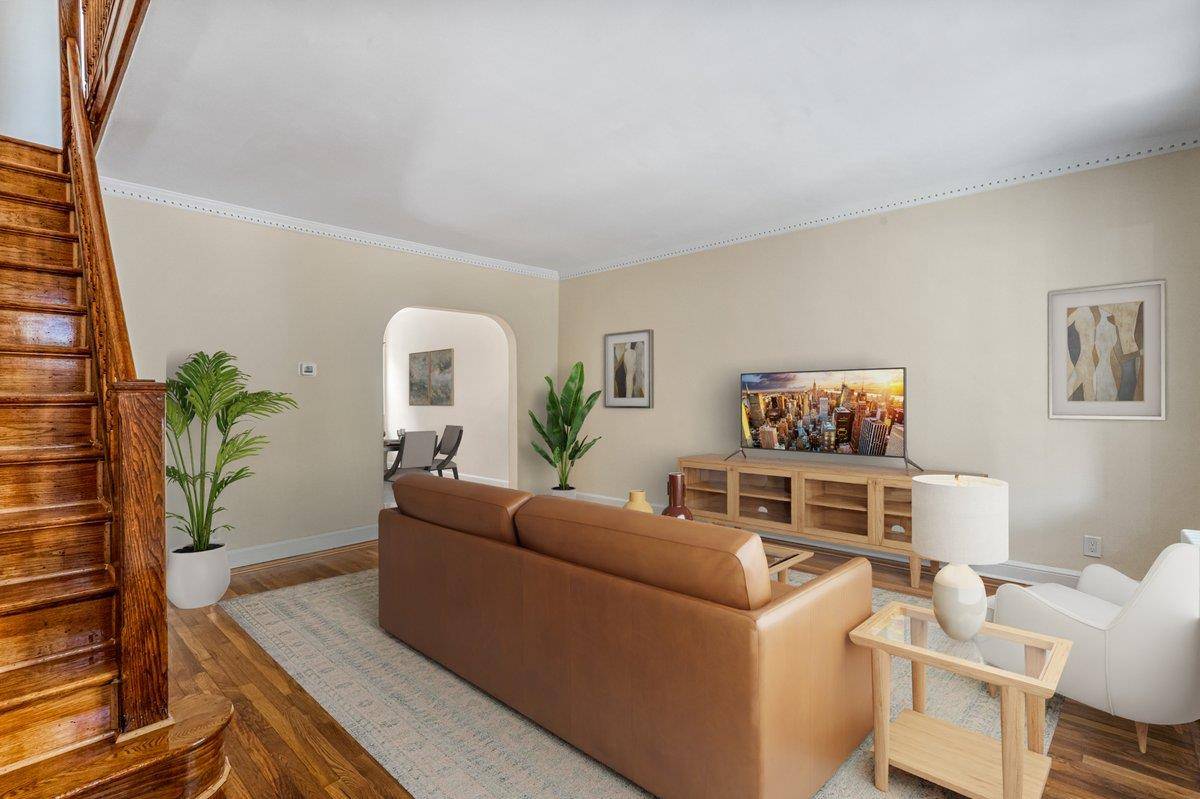 Middle Village, NY 11379,61-41 80th ST