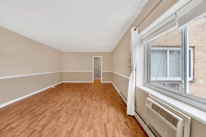 Yonkers, NY 10710,2035 Central Park AVE #3M