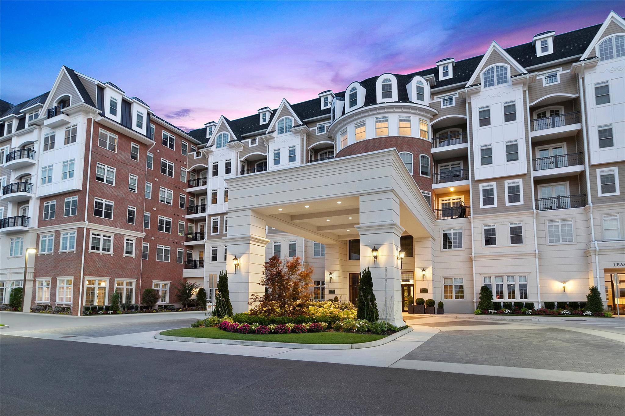 Westbury, NY 11590,990 Corporate DR #308