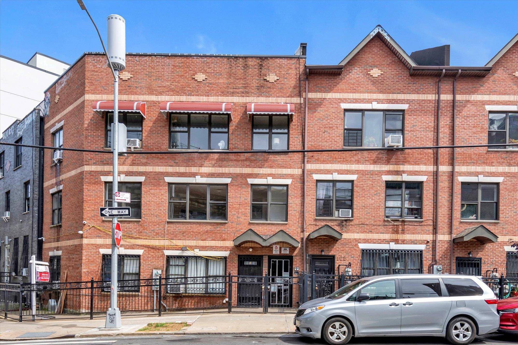 Brooklyn, NY 11221,124 Stockholm ST