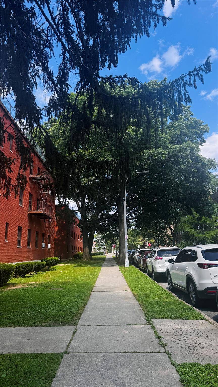 Kew Garden Hills, NY 11367,14133 78th Ave #3B