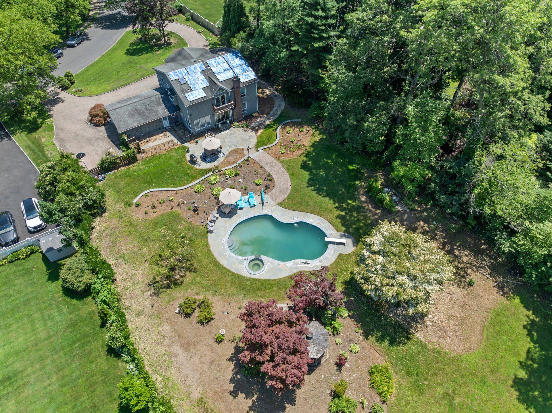 Dix Hills, NY 11746,9 Lucille LN