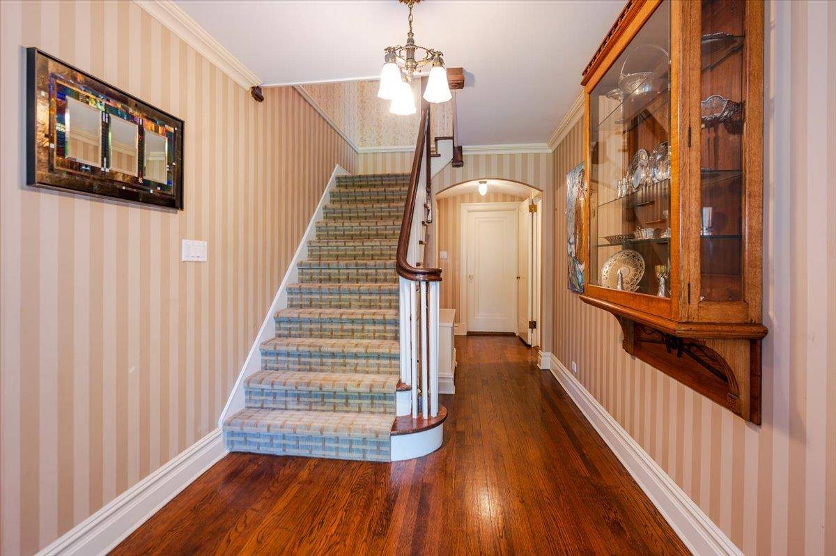 Great Neck, NY 11021,34 Elm ST