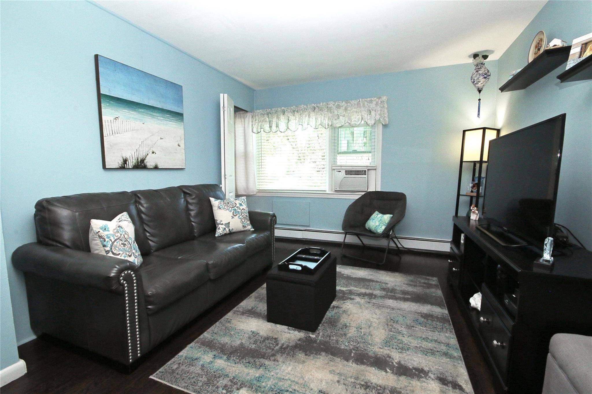 Islip, NY 11751,70 Finch LN #1A