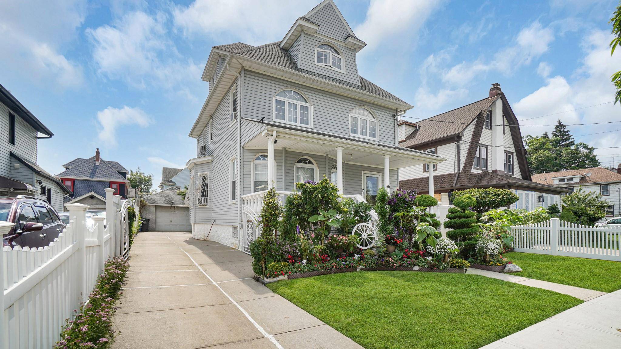 Hollis, NY 11423,89-10 189th ST