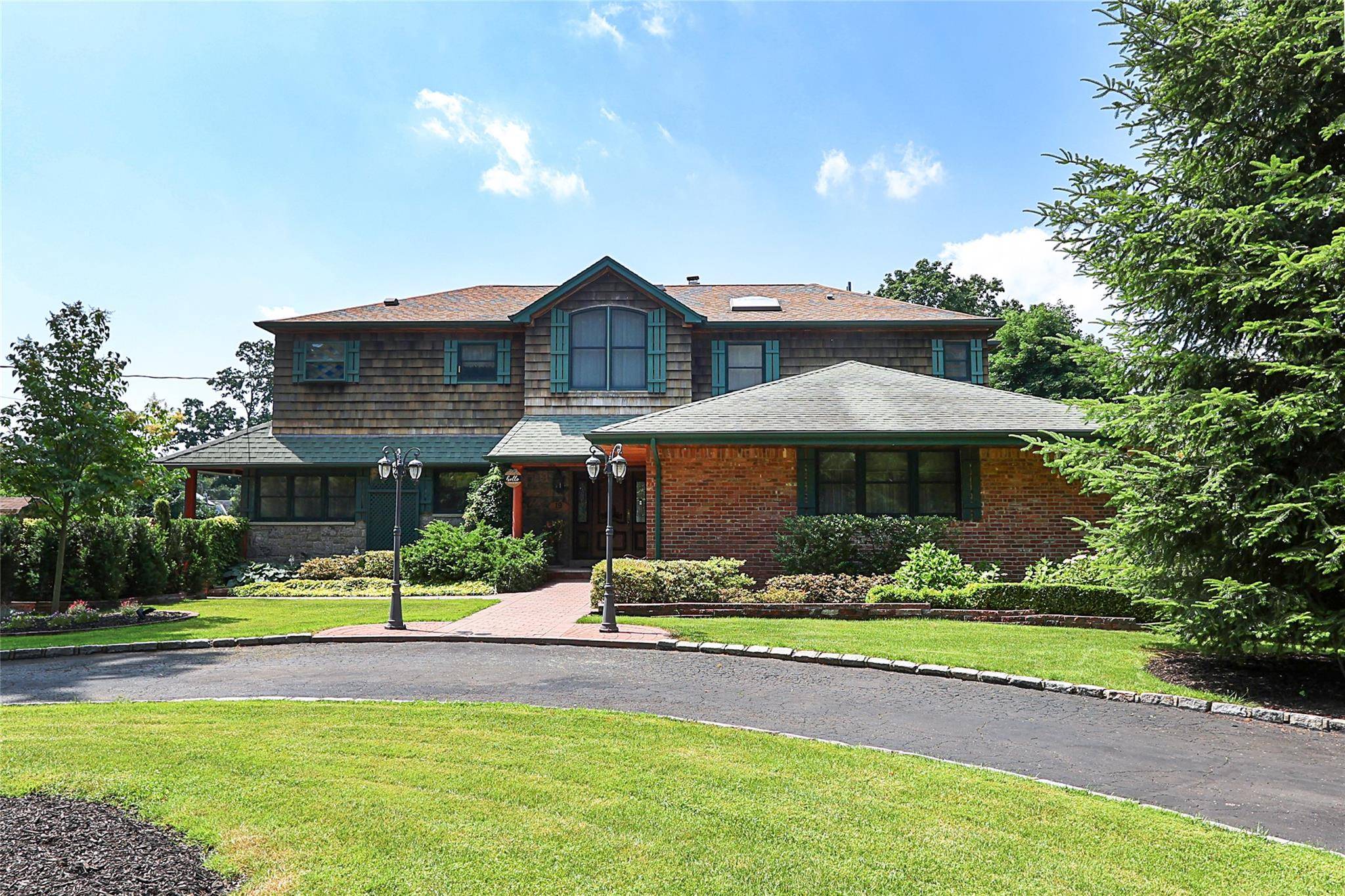 Glen Cove, NY 11542,19 Marietta RD