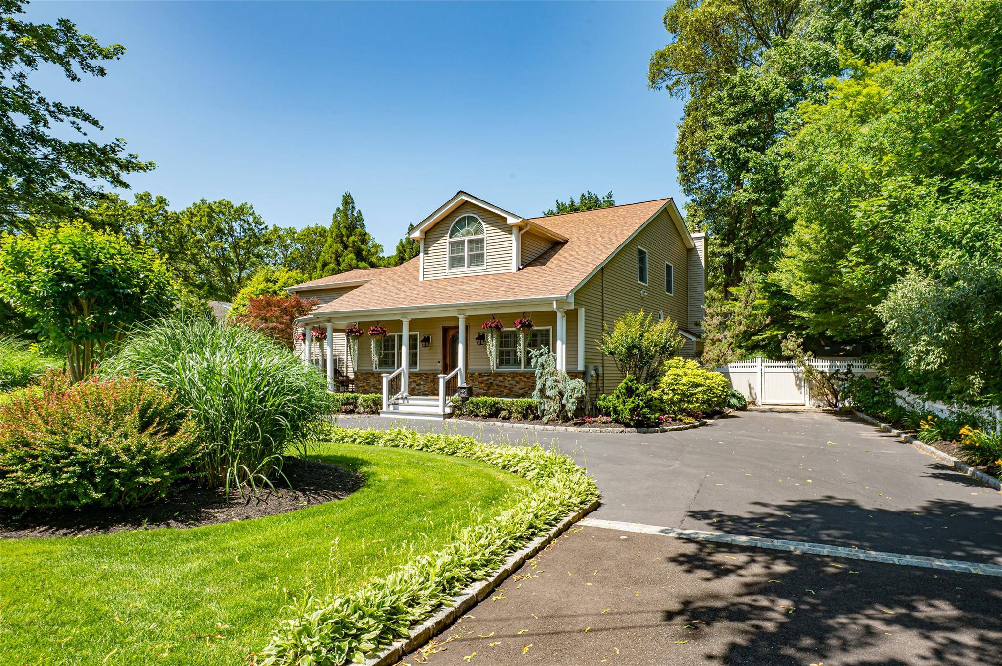Saint James, NY 11780,122 Cambon AVE