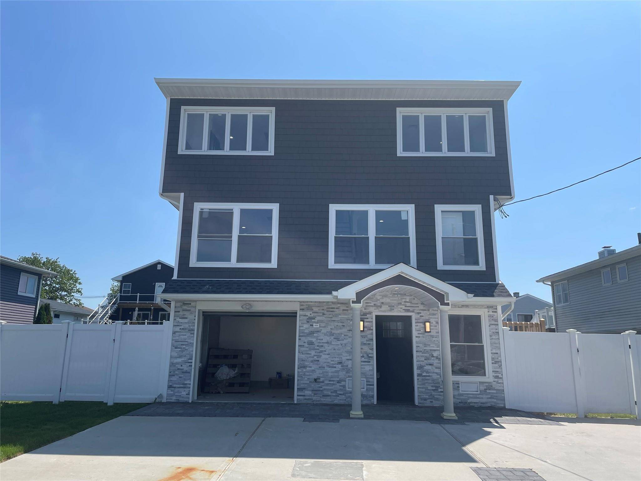 Freeport, NY 11520,503 Nassau AVE