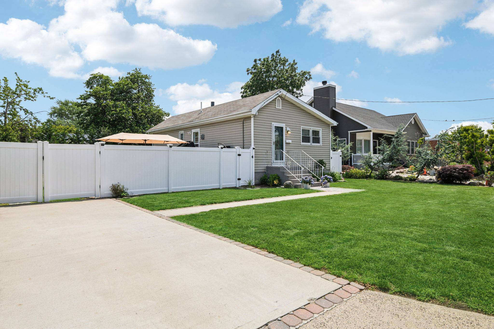 East Meadow, NY 11554,2480 Poppy ST