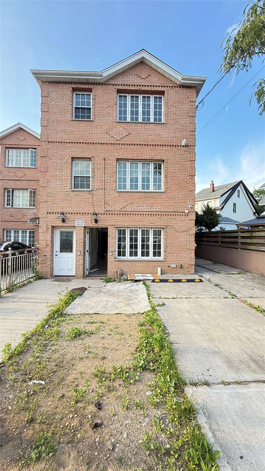 Hollis, NY 11423,18827 Woodhull AVE