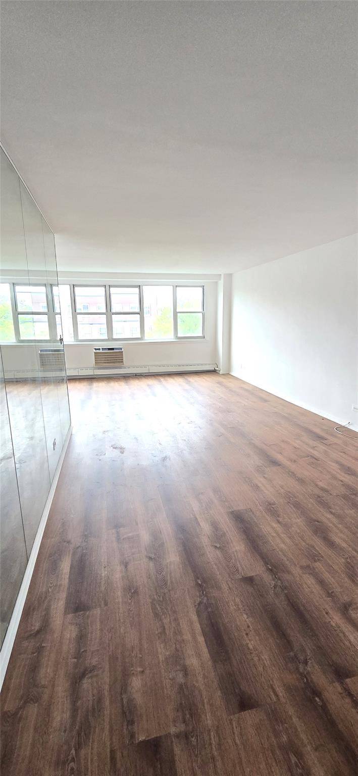 Jamaica Hills, NY 11432,164-20 Highland AVE #7S